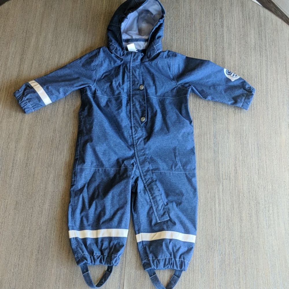Rain/Snow/waterproof shell suit. Removable hood.